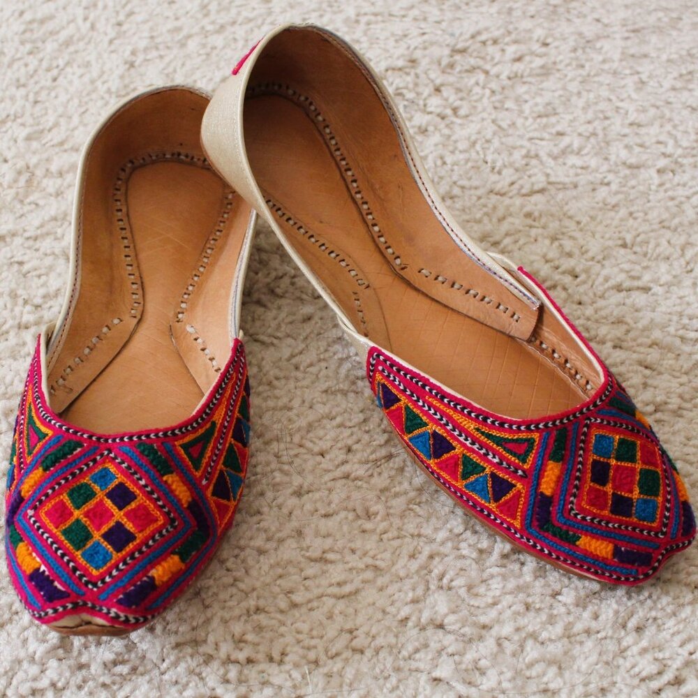 NWOT Light Gold Embroidered Leather Nagra Jutti Mojari Khussa Ethnic Shoes